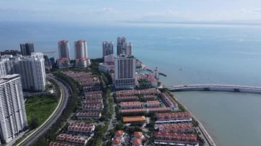 Georgetown, Penang Malezya - 20 Mayıs 2022: The Straits Quay, Landmark Binaları ve Köyleri