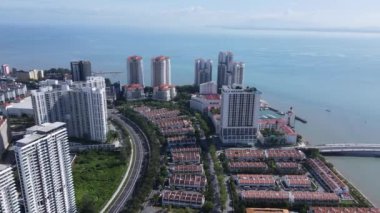 Georgetown, Penang Malezya - 20 Mayıs 2022: The Straits Quay, Landmark Binaları ve Köyleri