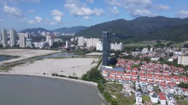 Georgetown, Penang Malezya - 20 Mayıs 2022: The Straits Quay, Landmark Binaları ve Köyleri