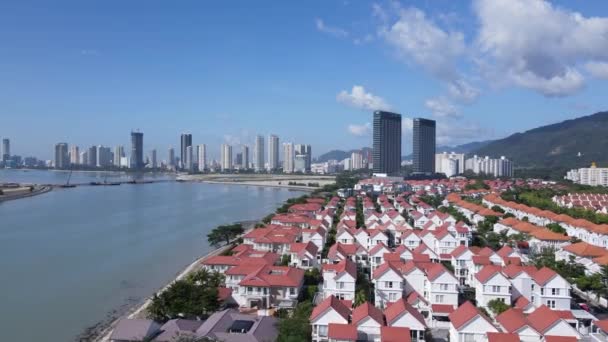 马来西亚槟城 2022年5月20日 海峡码头 地标建筑和周边村庄 — 图库视频影像