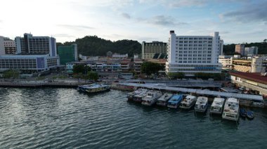 Kota Kinabalu, Sabah Malezya 14 Haziran 2022: Kota Kinabalu Şehir Merkezi Rıhtım ve Kordon Bölgesi