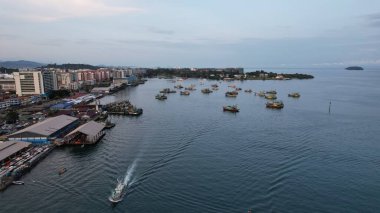 Kota Kinabalu, Sabah Malezya 14 Haziran 2022: Kota Kinabalu Şehir Merkezi Rıhtım ve Kordon Bölgesi