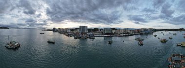 Kota Kinabalu, Sabah Malezya 14 Haziran 2022: Kota Kinabalu Şehir Merkezi Rıhtım ve Kordon Bölgesi