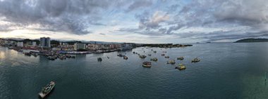 Kota Kinabalu, Sabah Malezya 14 Haziran 2022: Kota Kinabalu Şehir Merkezi Rıhtım ve Kordon Bölgesi