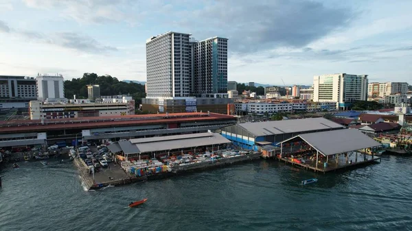 Kota Kinabalu, Sabah Malezya 14 Haziran 2022: Kota Kinabalu Şehir Merkezi Rıhtım ve Kordon Bölgesi