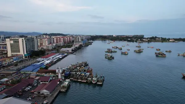 Kota Kinabalu, Sabah Malezya 14 Haziran 2022: Kota Kinabalu Şehir Merkezi Rıhtım ve Kordon Bölgesi