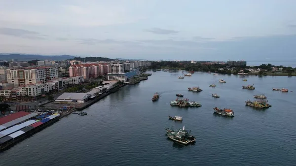 Kota Kinabalu, Sabah Malezya 14 Haziran 2022: Kota Kinabalu Şehir Merkezi Rıhtım ve Kordon Bölgesi