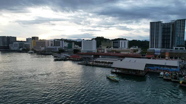 Kota Kinabalu, Sabah Malezya 14 Haziran 2022: Kota Kinabalu Şehir Merkezi Rıhtım ve Kordon Bölgesi