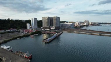 Kota Kinabalu, Sabah Malezya 14 Haziran 2022: Kota Kinabalu Şehir Merkezi Rıhtım ve Kordon Bölgesi