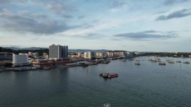 Kota Kinabalu, Sabah Malezya 14 Haziran 2022: Kota Kinabalu Şehir Merkezi Rıhtım ve Kordon Bölgesi