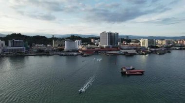 Kota Kinabalu, Sabah Malezya 14 Haziran 2022: Kota Kinabalu Şehir Merkezi Rıhtım ve Kordon Bölgesi