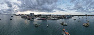 Kota Kinabalu, Sabah Malezya 14 Haziran 2022: Kota Kinabalu Şehir Merkezi Rıhtım ve Kordon Bölgesi