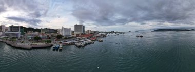Kota Kinabalu, Sabah Malezya 14 Haziran 2022: Kota Kinabalu Şehir Merkezi Rıhtım ve Kordon Bölgesi