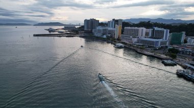 Kota Kinabalu, Sabah Malezya 14 Haziran 2022: Kota Kinabalu Şehir Merkezi Rıhtım ve Kordon Bölgesi