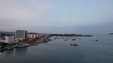 Kota Kinabalu, Sabah Malezya 14 Haziran 2022: Kota Kinabalu Şehir Merkezi Rıhtım ve Kordon Bölgesi