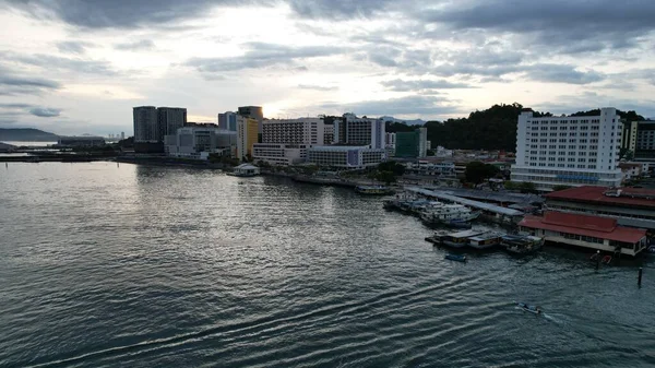 Kota Kinabalu, Sabah Malezya 14 Haziran 2022: Kota Kinabalu Şehir Merkezi Rıhtım ve Kordon Bölgesi