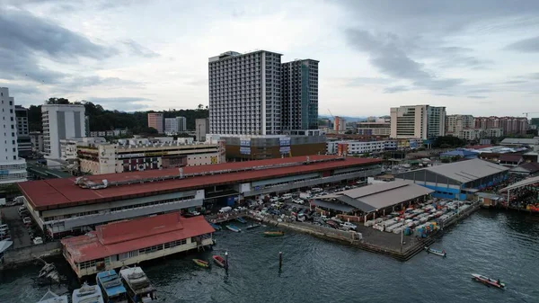 Kota Kinabalu, Sabah Malezya 14 Haziran 2022: Kota Kinabalu Şehir Merkezi Rıhtım ve Kordon Bölgesi