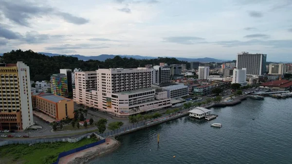 Kota Kinabalu, Sabah Malezya 14 Haziran 2022: Kota Kinabalu Şehir Merkezi Rıhtım ve Kordon Bölgesi