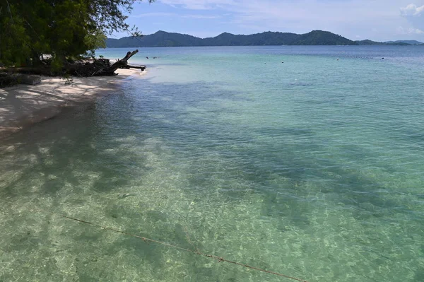 マヌカン島 マムティク島 サピ島の海辺の風景 コタキナバル島 サバ州マレーシア — ストック写真