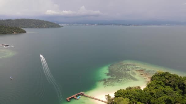 Manukan Mamutik和Sapi Kota Kinabalu Sabah Malaysia群岛内的海滩景观 — 图库视频影像