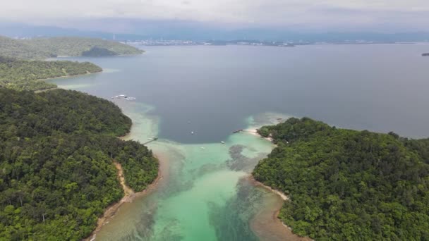 Die Küstenlandschaft Innerhalb Der Inseln Manukan Mamutik Und Sapi Kota — Stockvideo