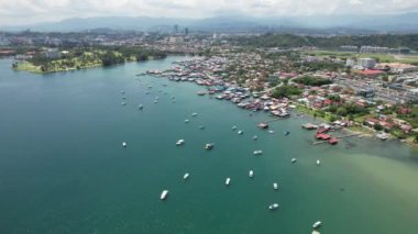 Kota Kinabalu, Sabah Malezya 14 Haziran 2022: Kota Kinabalu Şehir Merkezi Rıhtım ve Kordon Bölgesi