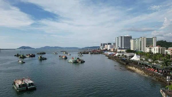 Kota Kinabalu, Sabah Malezya 14 Haziran 2022: Kota Kinabalu Şehir Merkezi Rıhtım ve Kordon Bölgesi