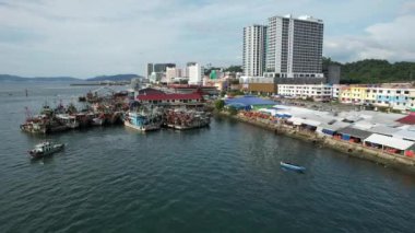 Kota Kinabalu, Sabah Malezya 14 Haziran 2022: Kota Kinabalu Şehir Merkezi Rıhtım ve Kordon Bölgesi