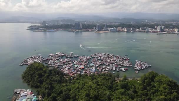 沙巴马来西亚Kota Kinabalu Gaya岛上村庄的景象 — 图库视频影像