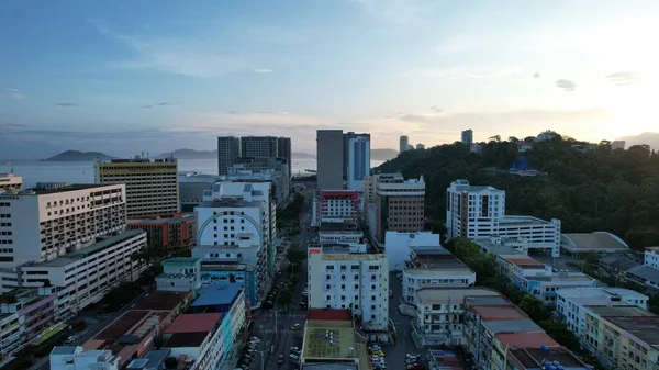 Kota Kinabalu, Sabah Malezya 14 Haziran 2022: Kota Kinabalu Şehir Merkezi Rıhtım ve Kordon Bölgesi