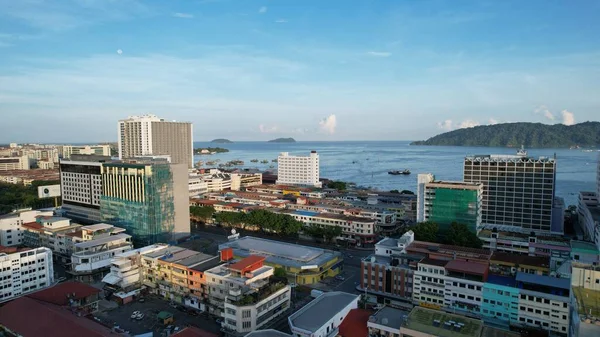 Kota Kinabalu, Sabah Malezya 14 Haziran 2022: Kota Kinabalu Şehir Merkezi Rıhtım ve Kordon Bölgesi