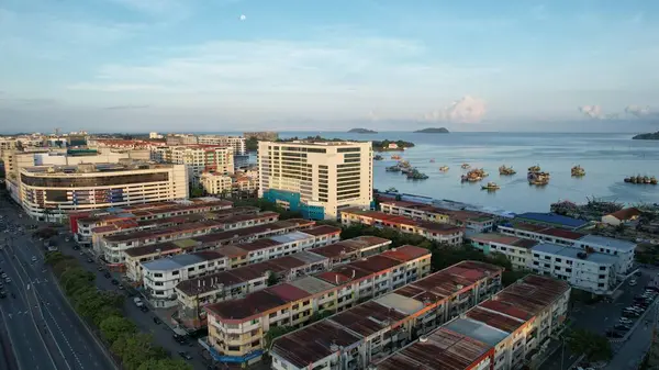 Kota Kinabalu, Sabah Malezya 14 Haziran 2022: Kota Kinabalu Şehir Merkezi Rıhtım ve Kordon Bölgesi