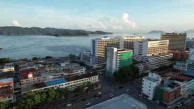 Kota Kinabalu, Sabah Malezya 14 Haziran 2022: Kota Kinabalu Şehir Merkezi Rıhtım ve Kordon Bölgesi