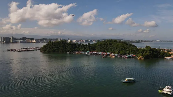 Kota Kinabalu, Sabah Malezya 14 Haziran 2022: Kota Kinabalu Şehir Merkezi Rıhtım ve Kordon Bölgesi