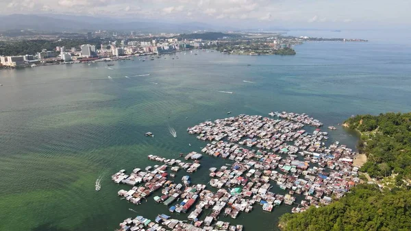 Kota Kinabalu, Sabah Malezya 14 Haziran 2022: Kota Kinabalu Şehir Merkezi Rıhtım ve Kordon Bölgesi