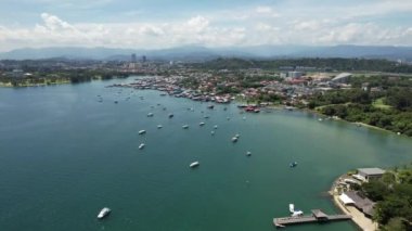 Kota Kinabalu, Sabah Malezya 14 Haziran 2022: Kota Kinabalu Şehir Merkezi Rıhtım ve Kordon Bölgesi