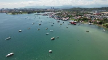 Kota Kinabalu, Sabah Malezya 14 Haziran 2022: Kota Kinabalu Şehir Merkezi Rıhtım ve Kordon Bölgesi