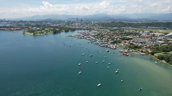 Kota Kinabalu, Sabah Malezya 14 Haziran 2022: Kota Kinabalu Şehir Merkezi Rıhtım ve Kordon Bölgesi