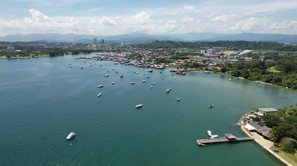 Kota Kinabalu, Sabah Malezya 14 Haziran 2022: Kota Kinabalu Şehir Merkezi Rıhtım ve Kordon Bölgesi