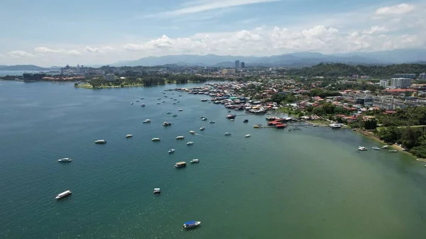 Kota Kinabalu, Sabah Malezya 14 Haziran 2022: Kota Kinabalu Şehir Merkezi Rıhtım ve Kordon Bölgesi