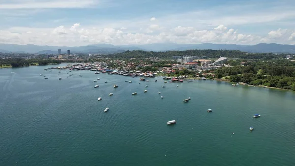 Kota Kinabalu, Sabah Malezya 14 Haziran 2022: Kota Kinabalu Şehir Merkezi Rıhtım ve Kordon Bölgesi