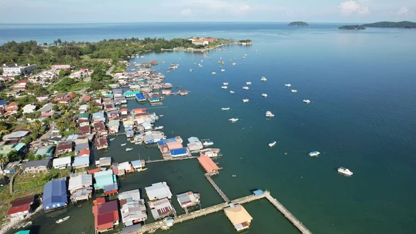 Kota Kinabalu, Sabah Malezya 14 Haziran 2022: Kota Kinabalu Şehir Merkezi Rıhtım ve Kordon Bölgesi