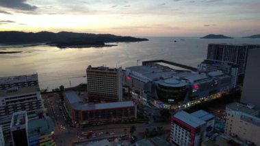 Kota Kinabalu, Sabah Malezya 14 Haziran 2022: Kota Kinabalu Şehir Merkezi Rıhtım ve Kordon Bölgesi