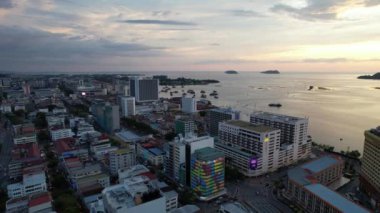 Kota Kinabalu, Sabah Malezya 14 Haziran 2022: Kota Kinabalu Şehir Merkezi Rıhtım ve Kordon Bölgesi