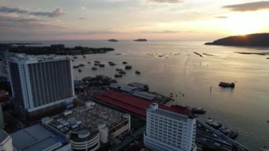 Kota Kinabalu, Sabah Malezya 14 Haziran 2022: Kota Kinabalu Şehir Merkezi Rıhtım ve Kordon Bölgesi