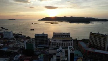 Kota Kinabalu, Sabah Malezya 14 Haziran 2022: Kota Kinabalu Şehir Merkezi Rıhtım ve Kordon Bölgesi