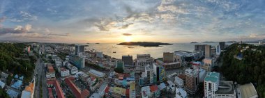 Kota Kinabalu, Sabah Malezya 14 Haziran 2022: Kota Kinabalu Şehir Merkezi Rıhtım ve Kordon Bölgesi