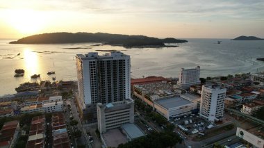 Kota Kinabalu, Sabah Malezya 14 Haziran 2022: Kota Kinabalu Şehir Merkezi Rıhtım ve Kordon Bölgesi