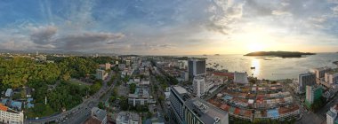 Kota Kinabalu, Sabah Malezya 14 Haziran 2022: Kota Kinabalu Şehir Merkezi Rıhtım ve Kordon Bölgesi