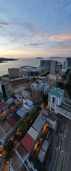 Kota Kinabalu, Sabah Malezya 14 Haziran 2022: Kota Kinabalu Şehir Merkezi Rıhtım ve Kordon Bölgesi